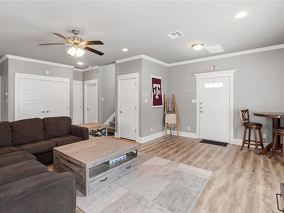 4th image of 1701 Park Pl