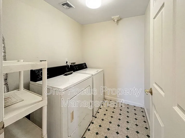 326 E Church St #3 — Photo 8