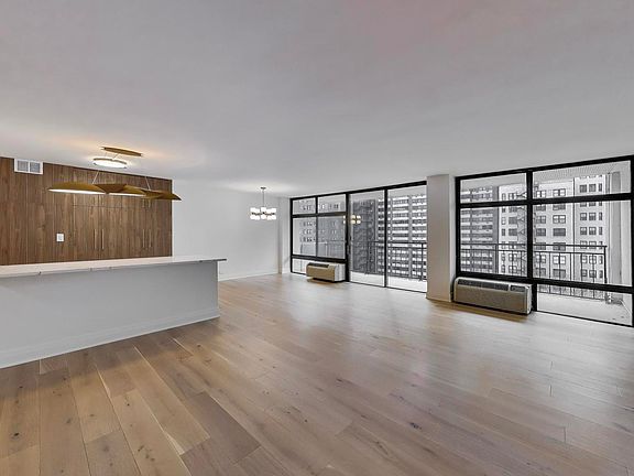 5th image of 1430 N Astor St APT 12A