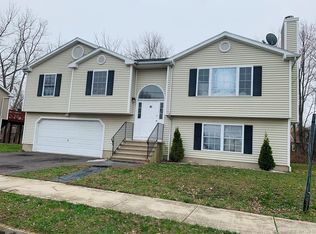 62 Swampscott St, West Haven, CT 06516