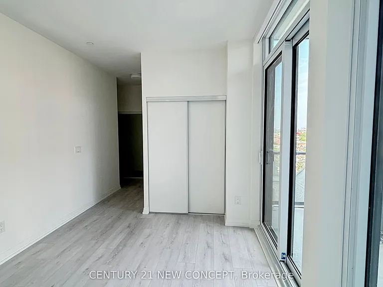 280 Dundas St W #915 — Photo 5
