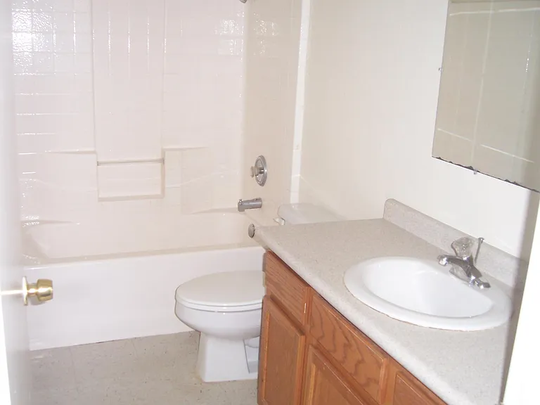 213 E College Ave — Photo 7