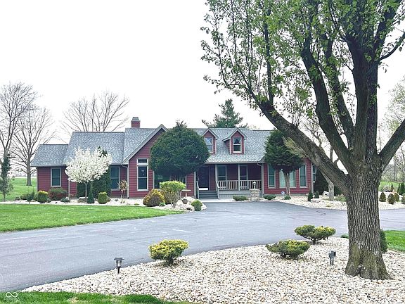 2nd image of 910 S Catlin Rd