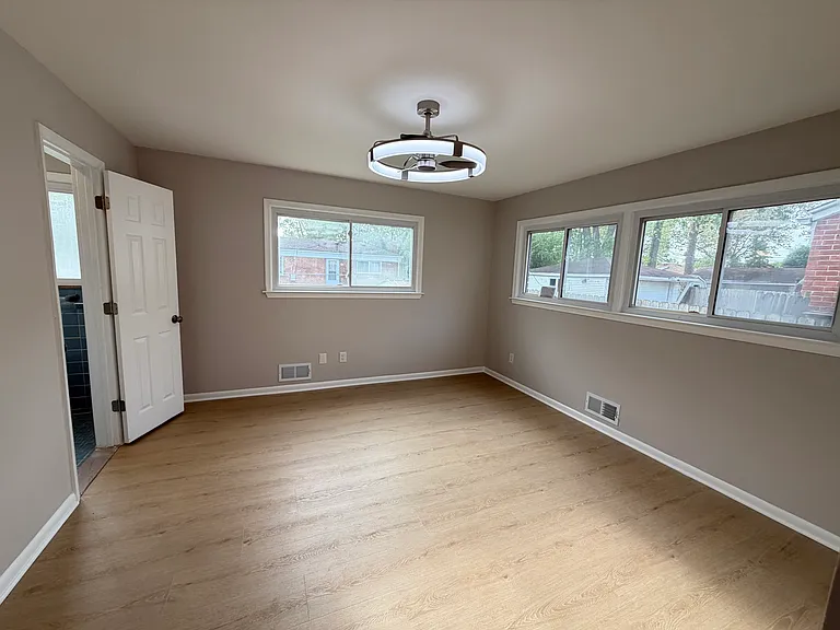 21830 Kipling Ave — Photo 16