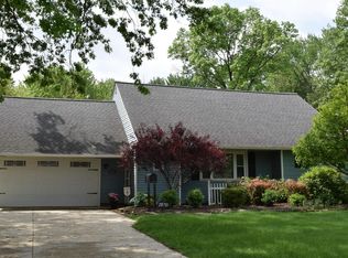 28711 W Oakland Rd, Bay Village, OH 44140