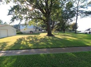108 N Merlin Dr, Mabank, TX 75156