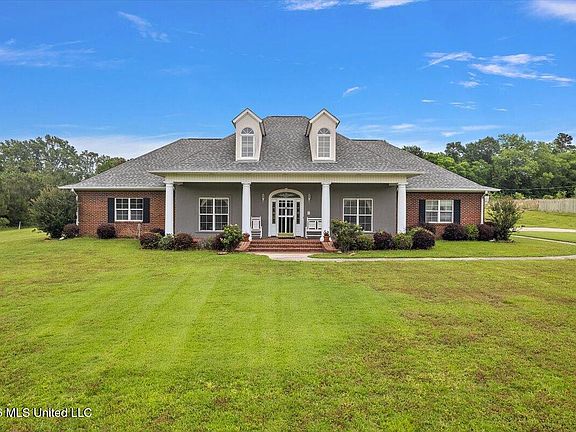 3rd image of 136 McCullough Ln