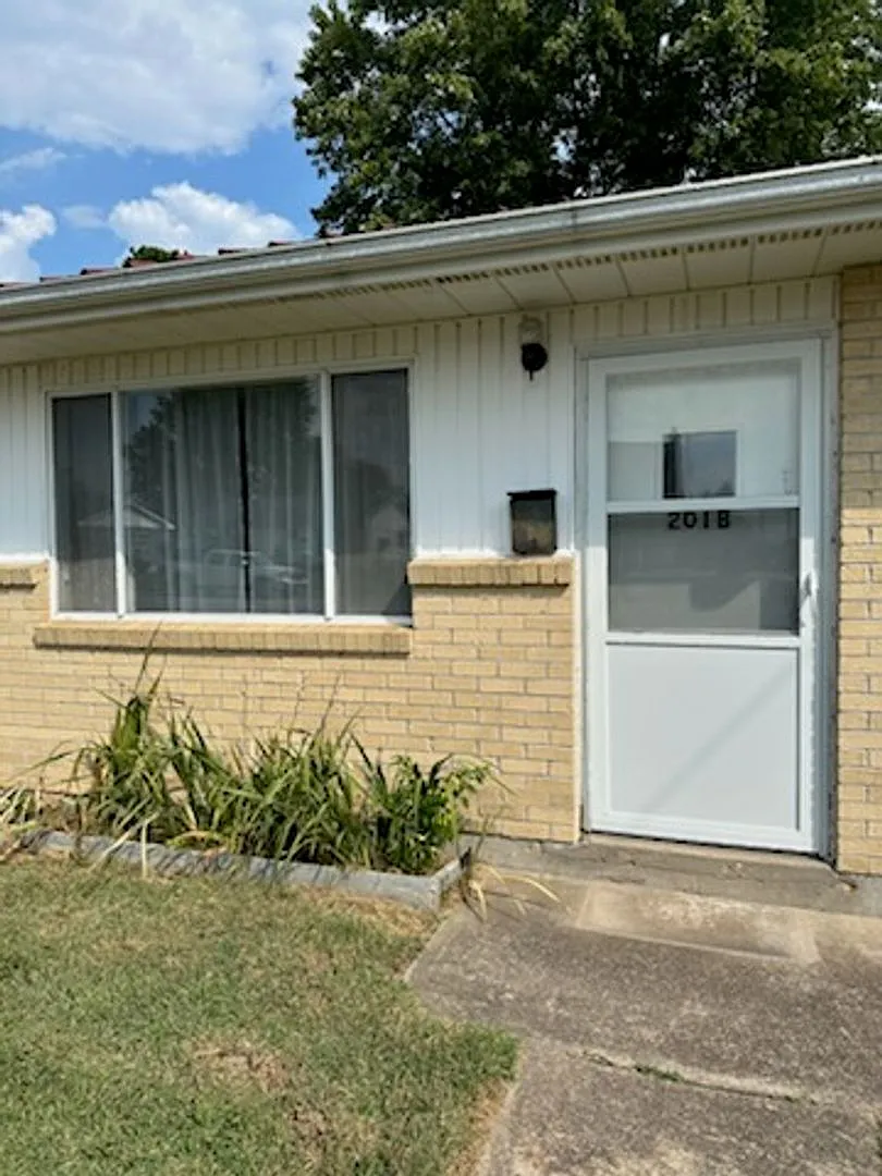 201 A and B W Link - Duplex — Photo 1