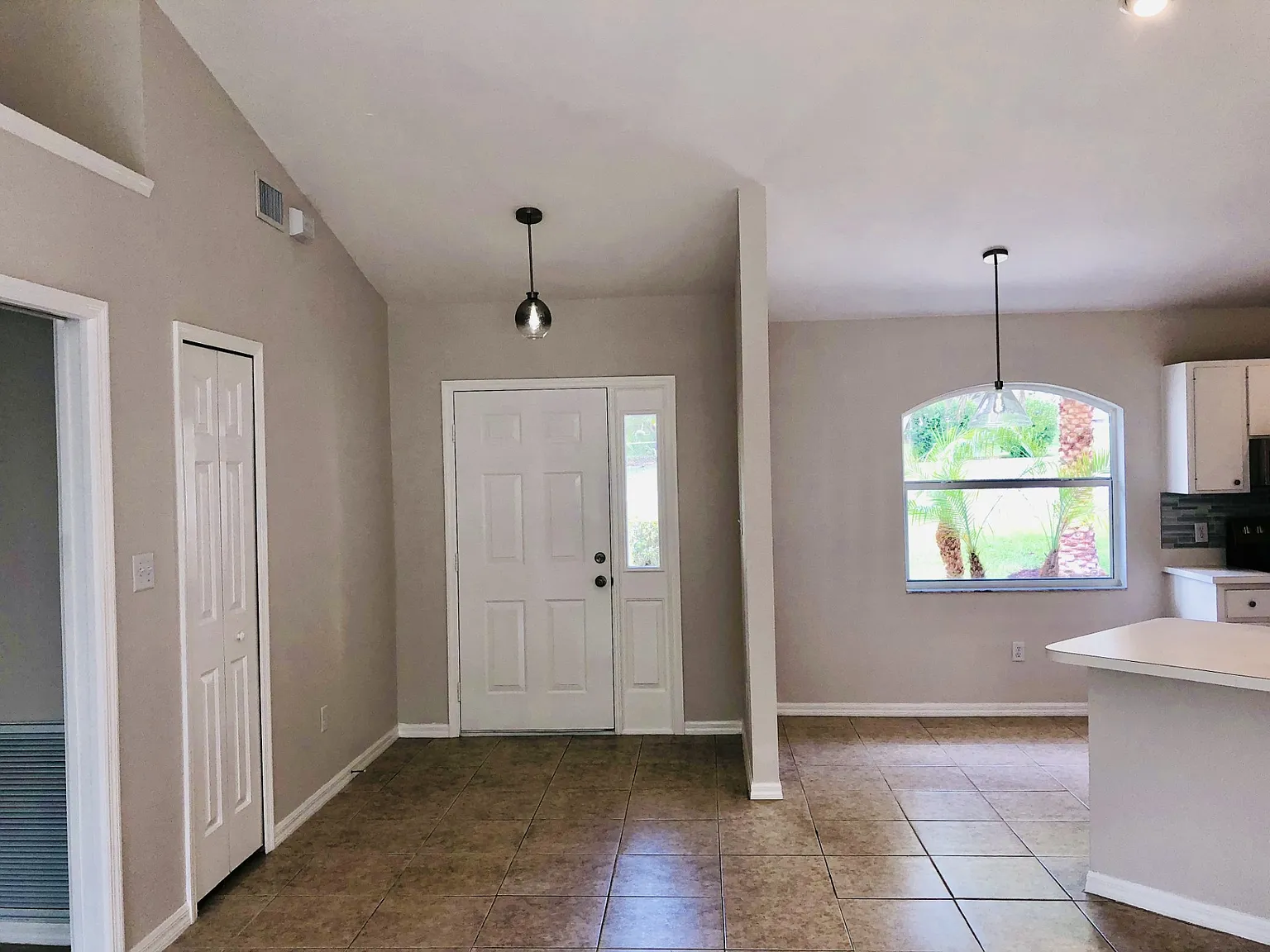 39 Miami Dr — Photo 4