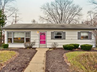 353 N Pershing Ave, Mundelein, IL