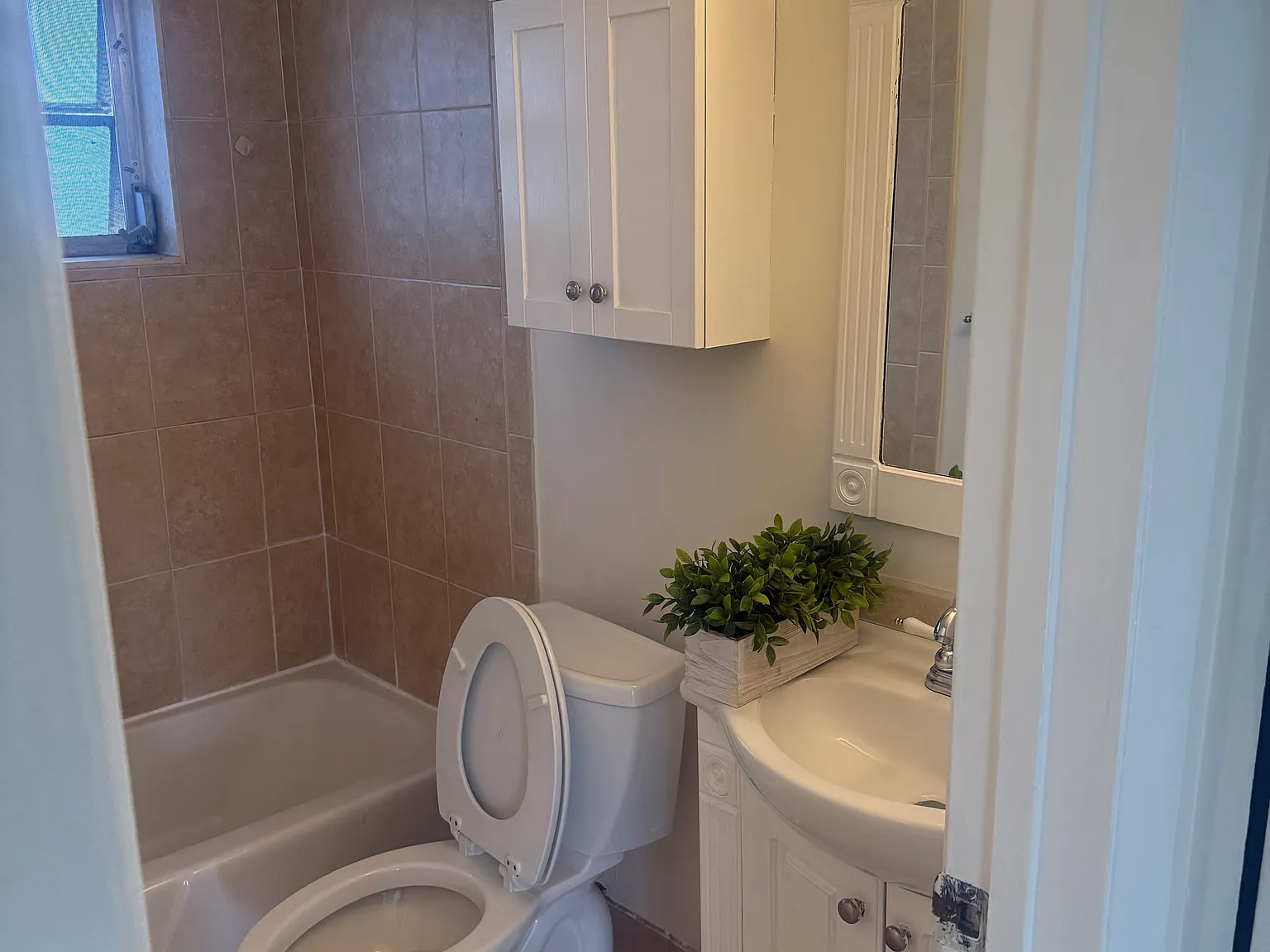 2 bed, 900 sqft, $2,000 — Photo 4