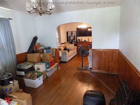 5th image of 313 E 10th St