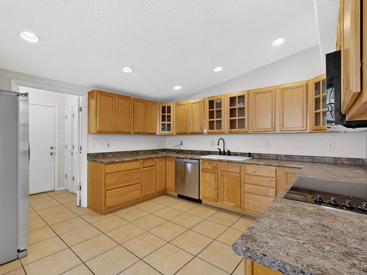 3905 Mary Ellen St NE — Photo 4
