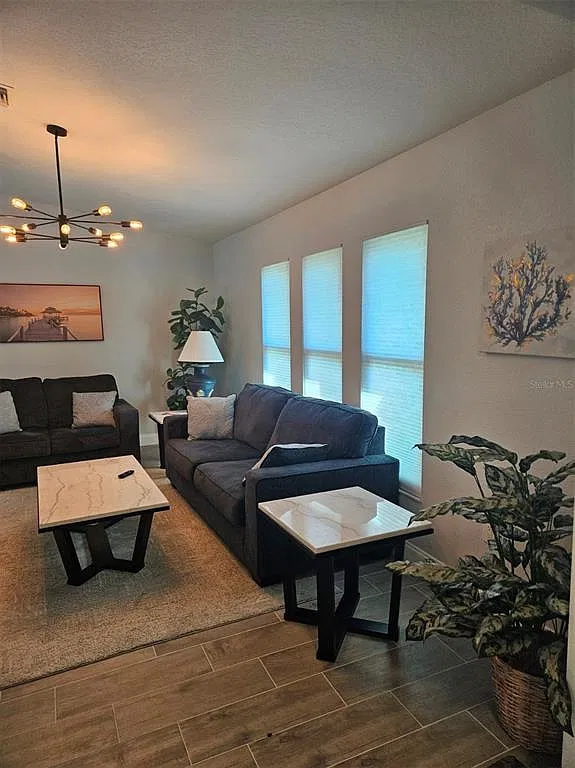 3 bed, 2.0 bath, 1534 sqft, $4,300 — Photo 4
