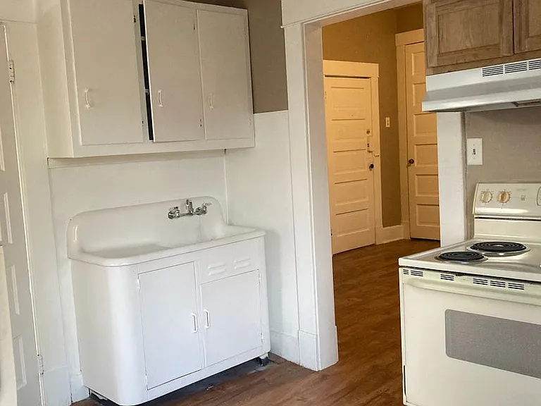 619 W. Howard St. — Photo 3