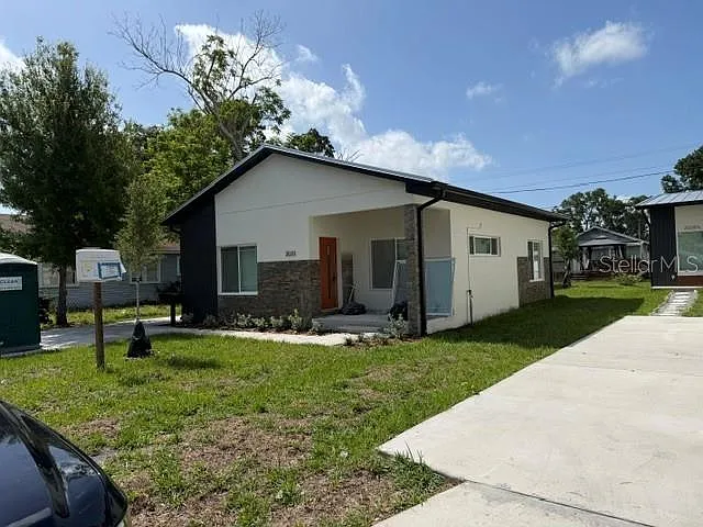 2028 14th Ave S — Photo 1