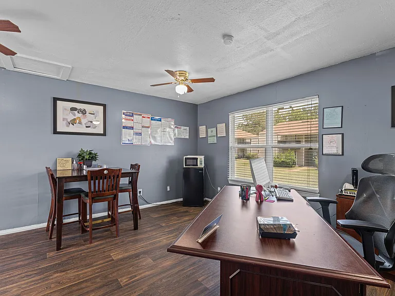 Creekside Apartments — Photo 19