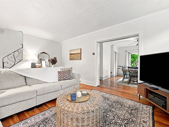 3rd image of 3943 Evergreen Rd