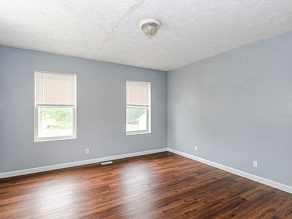 4th image of 237 Benton St APT 103