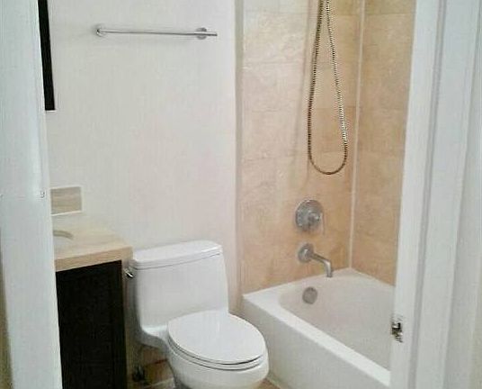 3rd image of 6931 Indian Creek Dr APT 2