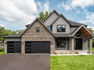 449 Bear Ct, Vadnais Heights, MN 55127