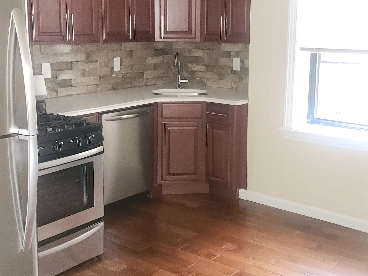 3 bed, 1100 sqft, $3,200 — Photo 1