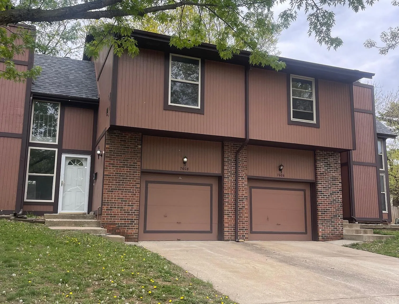 2 bed, 1.5 bath, 1988 sqft, $1,695 — Photo 1