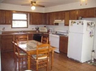 27 Riverview Ave, Fox Lake, IL 60020