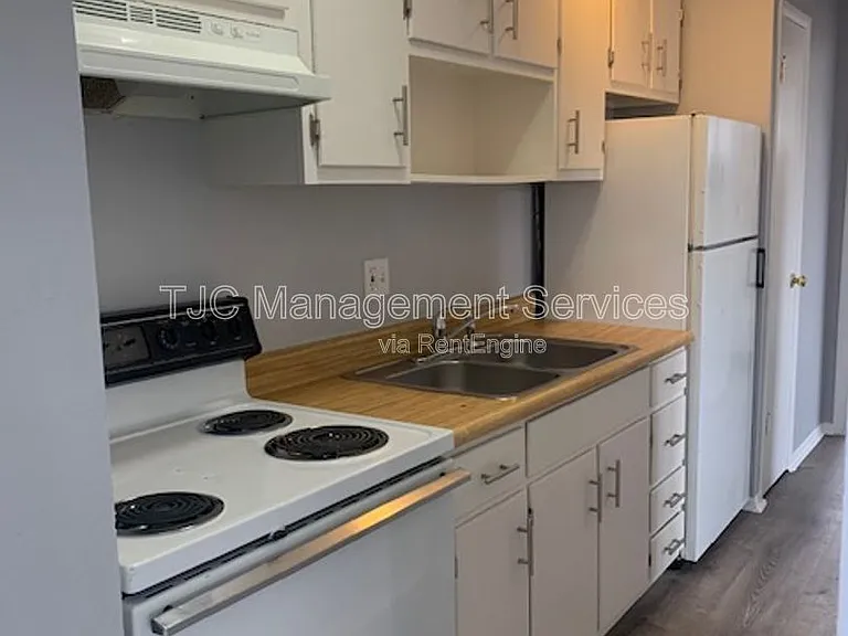 1138 N Corona St #301 — Photo 6
