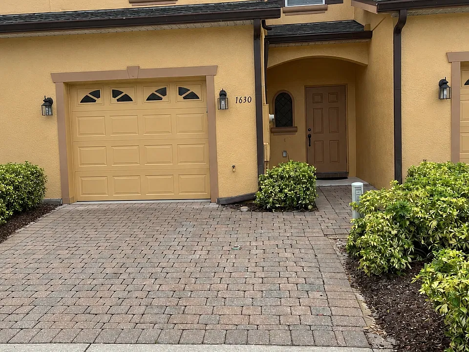 1630 Retreat View Cir