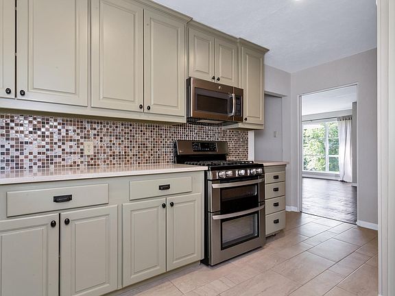 5th image of 11140 Lanewood Cir