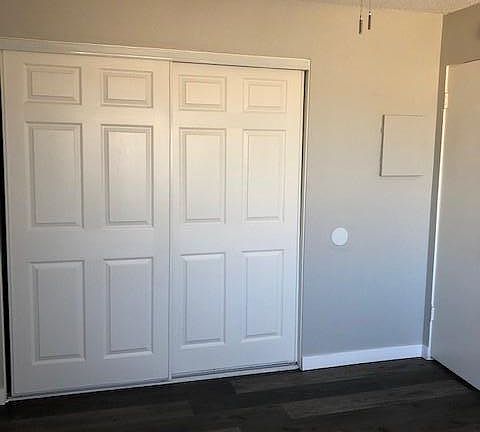 Nice and cozy bedroom ample space in closet