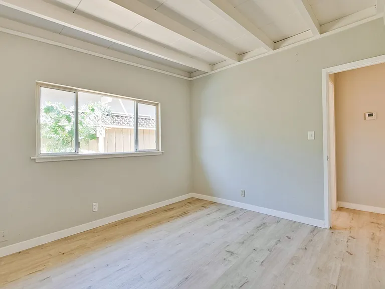 3049 Harding Ave — Photo 28