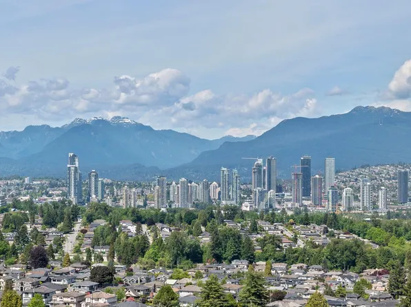 5645 Barker Ave #2001, Burnaby, BC V5H 3Z5