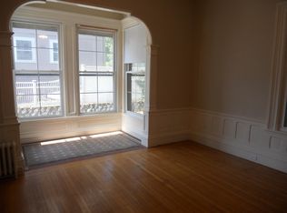 17 Breamore Rd APT 1, Newton, MA 02458