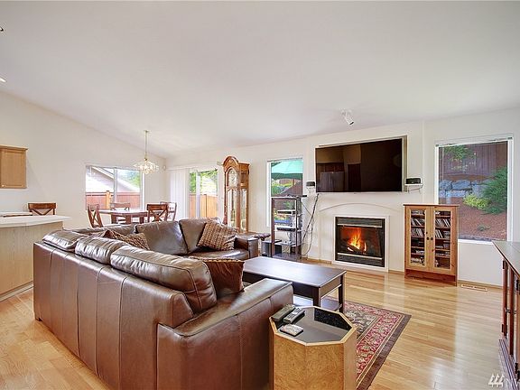 3rd image of 5312 Lakeland Hills Way SE