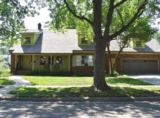 14 W Manor Dr, Pontiac, IL 61764