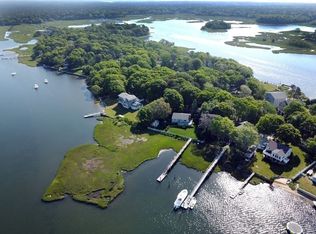 99 Monomoscoy Rd W, Mashpee, MA 02649