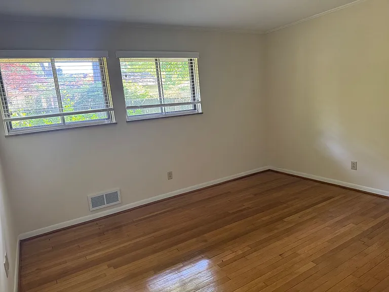 3134 Herrick Rd — Photo 16