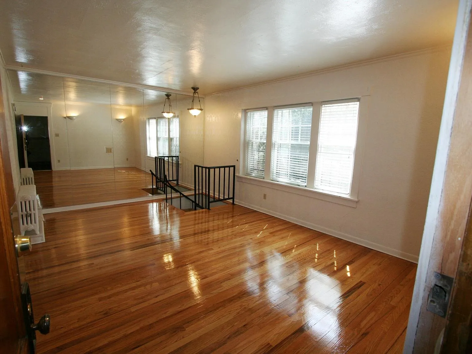 2 bed, 900 sqft, $1,995 — Photo 4