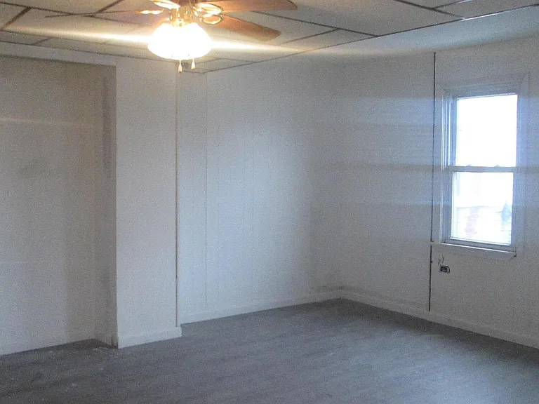 811 Cedar Ave — Photo 2