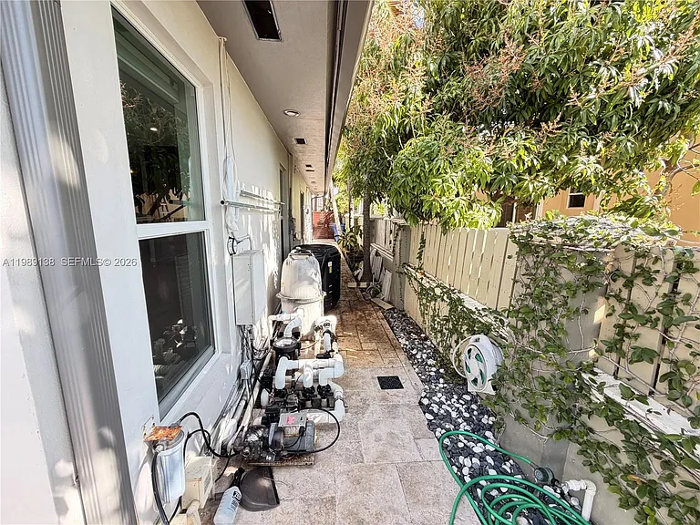 3200 NE 165th St — Photo 47