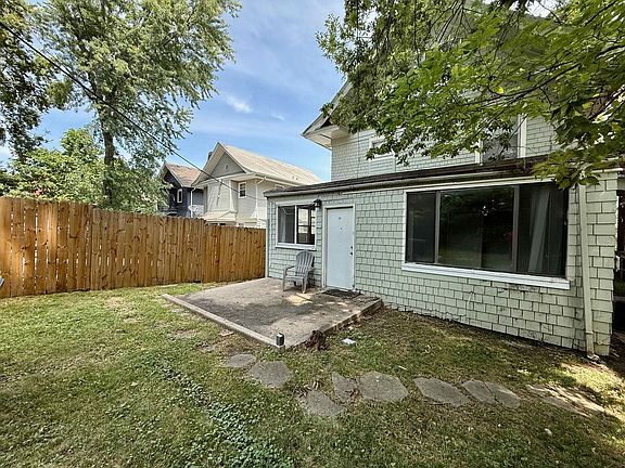 2nd image of 4218 Harrison St APT 4