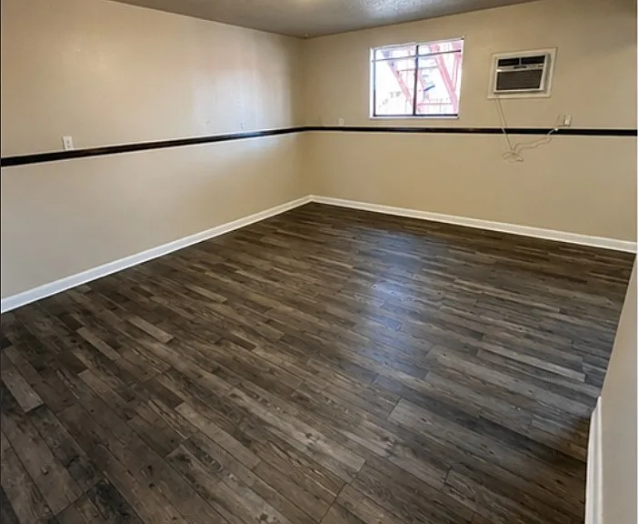 4123 Central St — Photo 8
