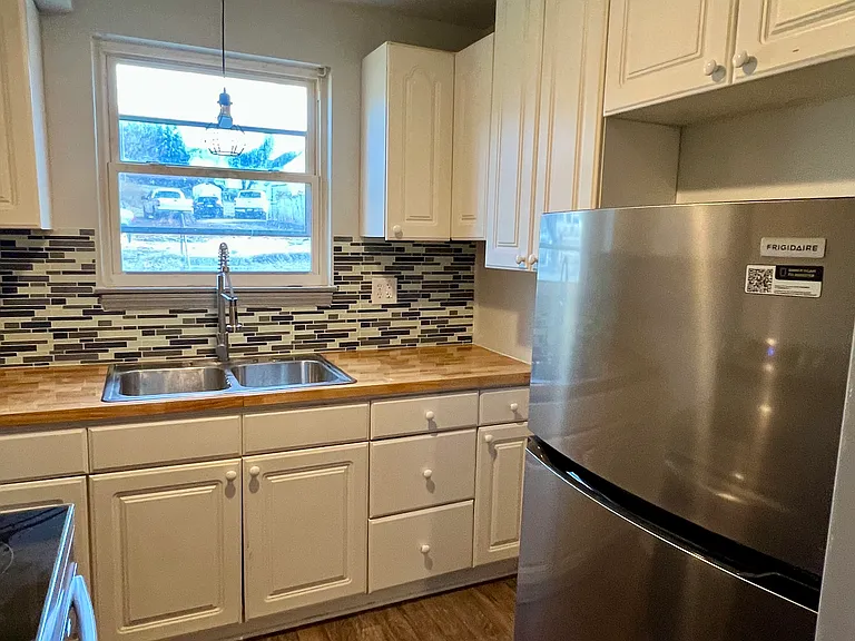405 Linden Cir #1 — Photo 8