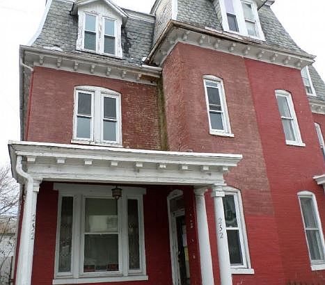 1st image of 252 Roosevelt Ave