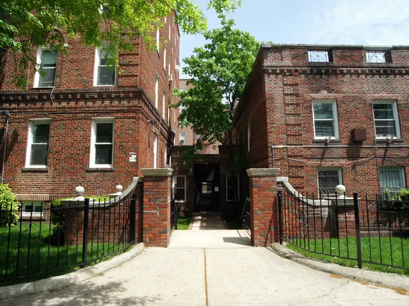 1900 Quentin Road image 1 of 9