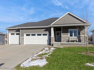 813 Twelve Oaks Ct, Polk City, IA 50226