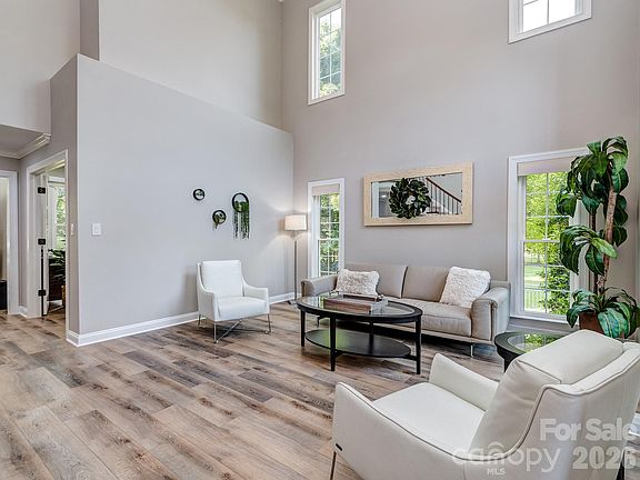 4th image of 9205 Belmont Ln