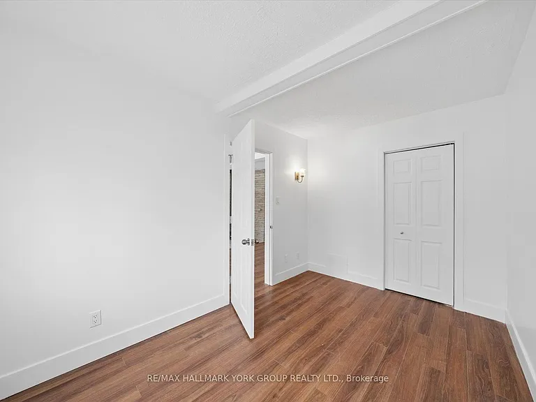 27008 Kennedy Rd #UPPER — Photo 17